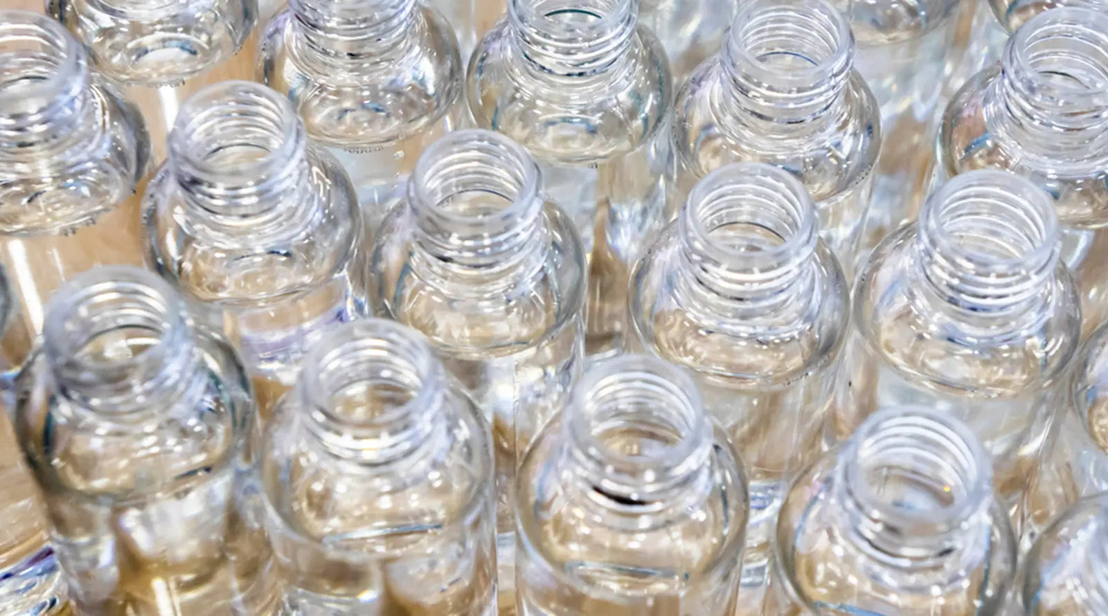 Cosmetica-verpakken-in-gerecycled-plastic Aurora Dionis Dermacosmetics